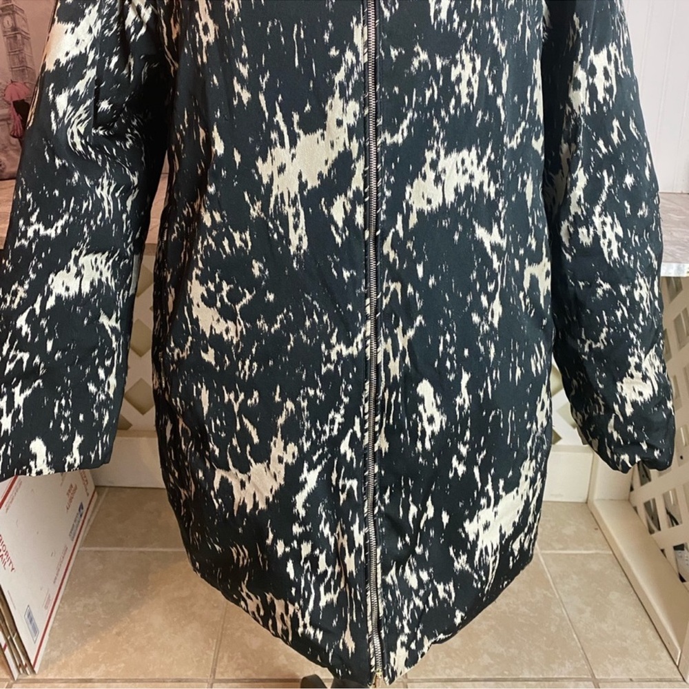 Moncler Colliers Reversible Solid/Printed Puffer … - image 5